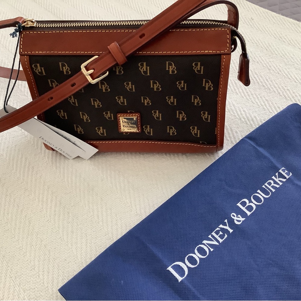 Dooney & Bourke cross body bag